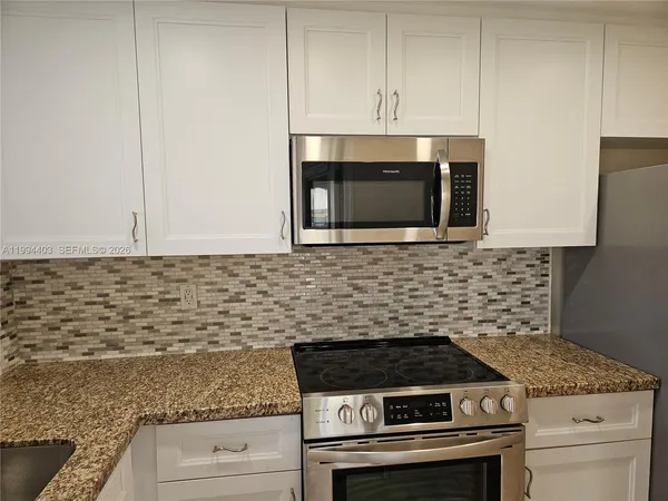 $1,500 | 250 Layne Boulevard, Unit 105, Hallandale Beach, FL 33009