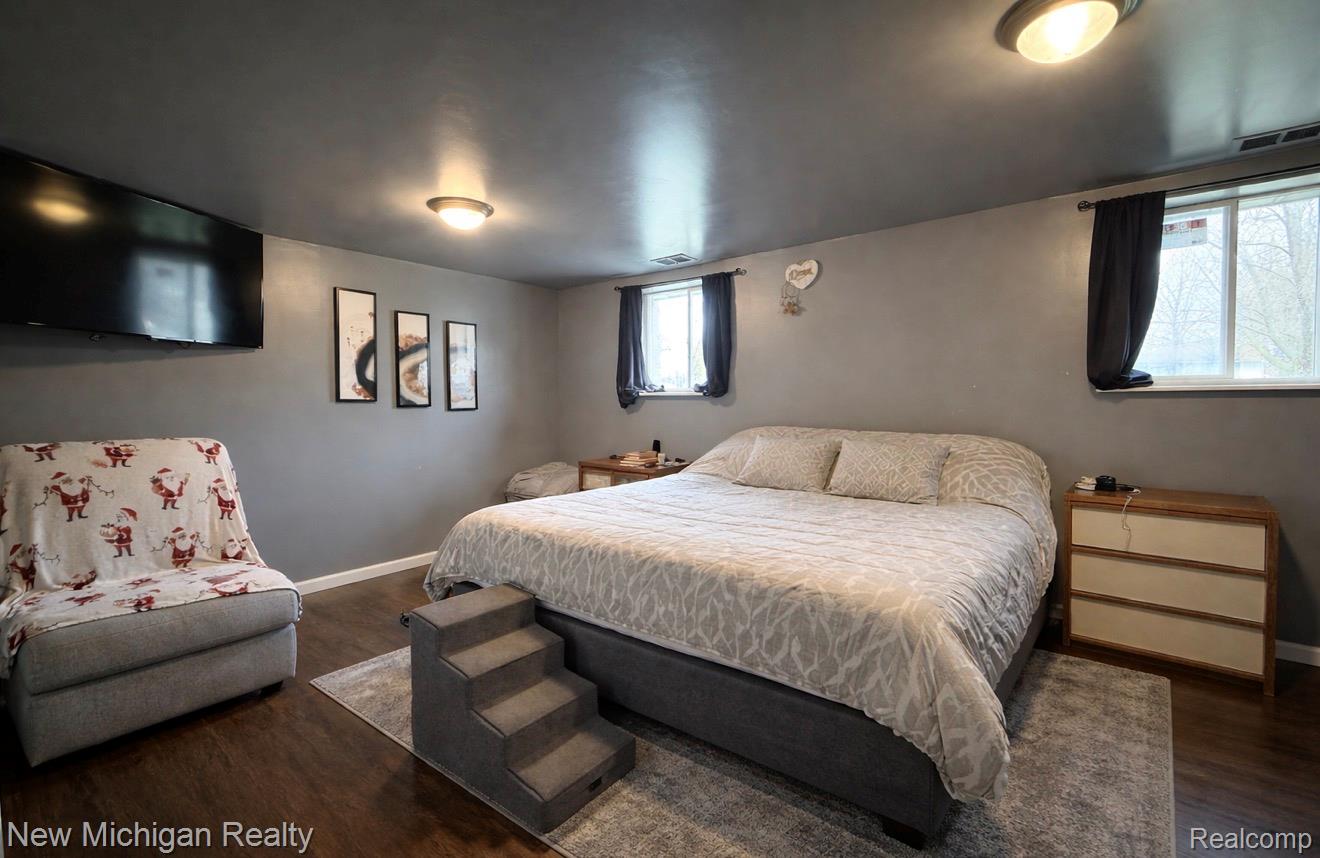 1054 Ransom Drive Flint, MI 48507 - Photo 22 of 27 Bedroom featuring dark wood-style flooring