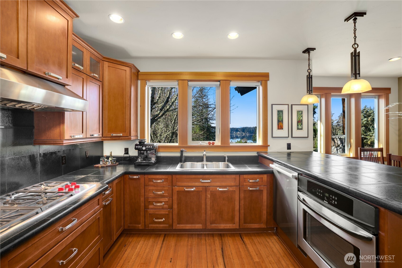 7011 Cooper Point Road Northwest Olympia, WA 98502 - Photo 13 of 40