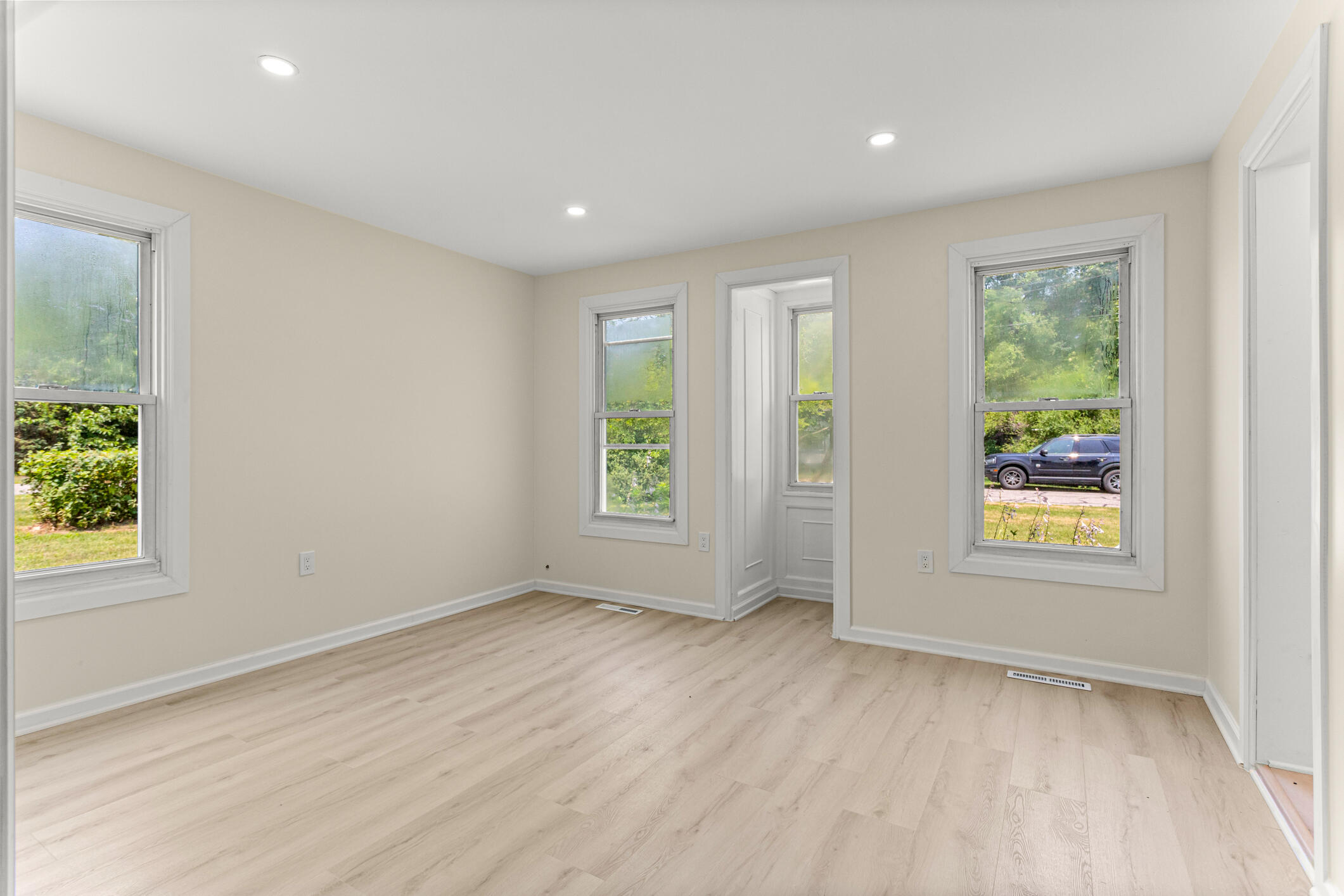 36857 Perry Street Romulus, MI 48174 - Photo 7 of 36 -7