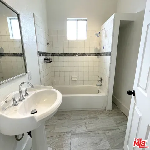 $2,700 | 1224 Lincoln Street, Bakersfield, CA 93305