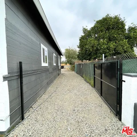 $2,700 | 1224 Lincoln Street, Bakersfield, CA 93305