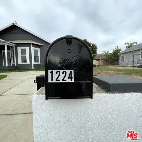 $2,700 | 1224 Lincoln Street, Bakersfield, CA 93305