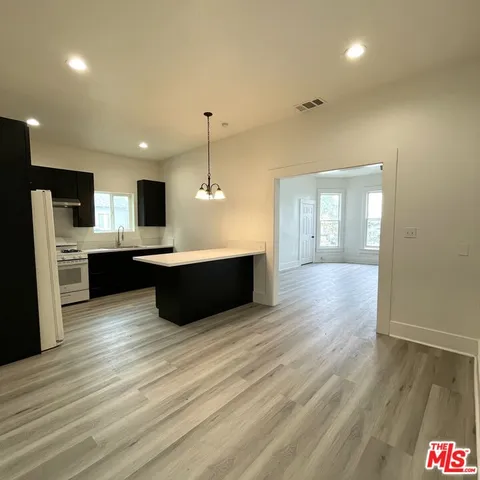 $2,700 | 1224 Lincoln Street, Bakersfield, CA 93305