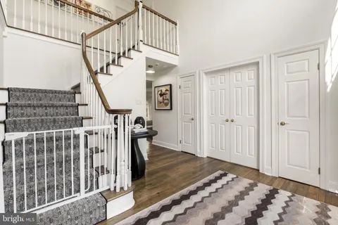 a view of entryway with a rug