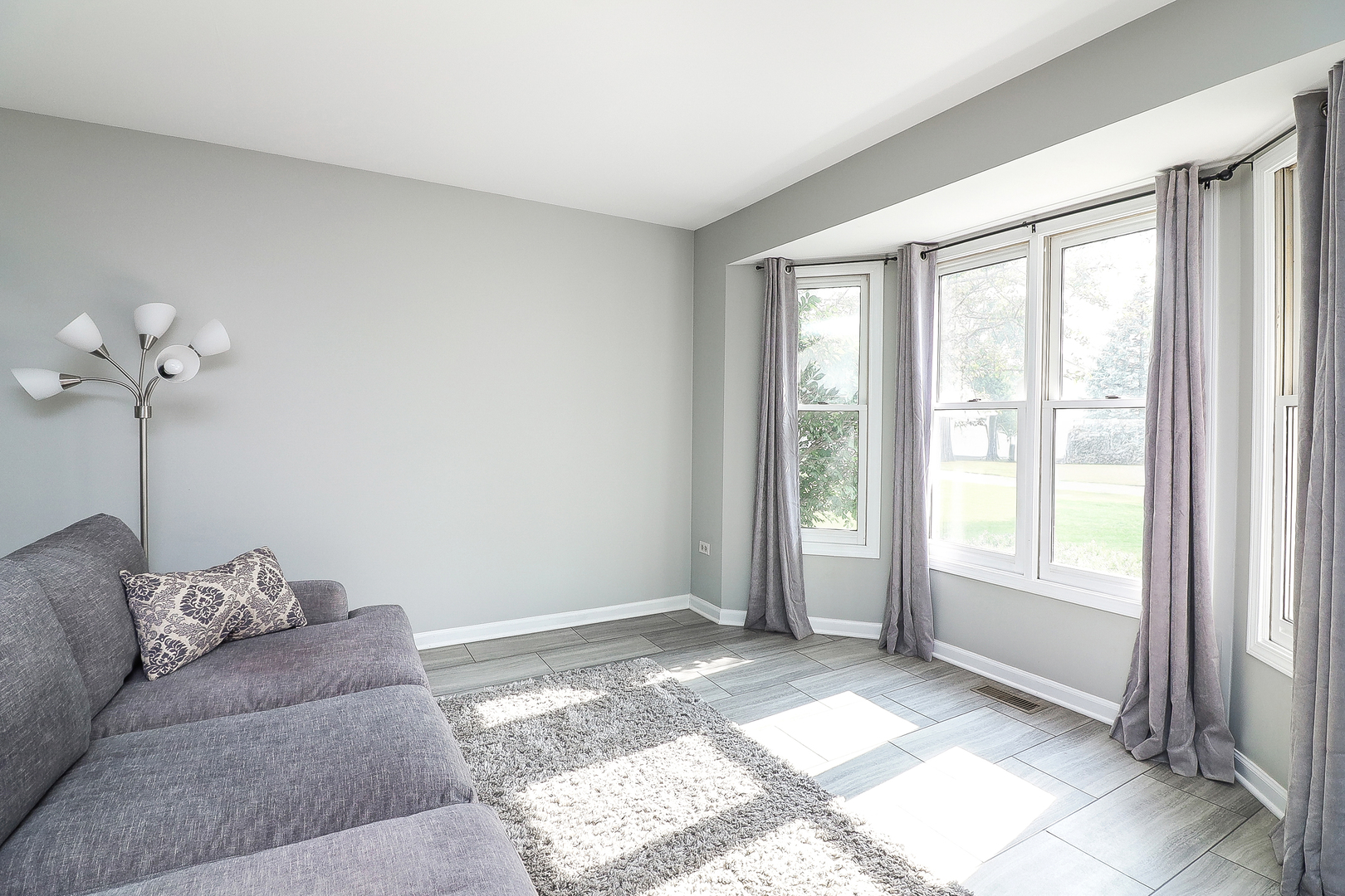 3 Hickory Oaks Court Bolingbrook, IL 60490 - Photo 3 of 21 a living room with furniture and a window
