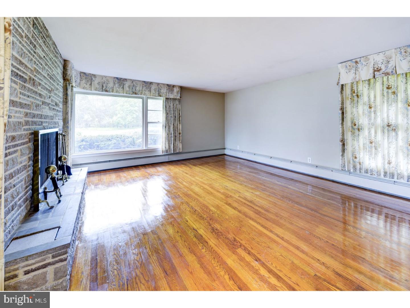 473 Fries Mill Road Franklinville, NJ 08322 - Photo 4 of 22 Living Room