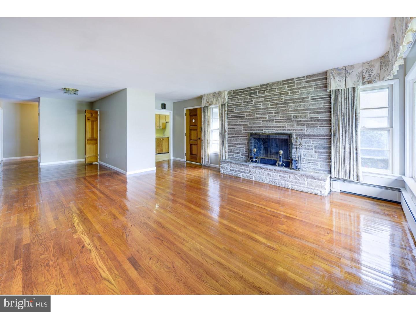 473 Fries Mill Road Franklinville, NJ 08322 - Photo 6 of 22 Living Room