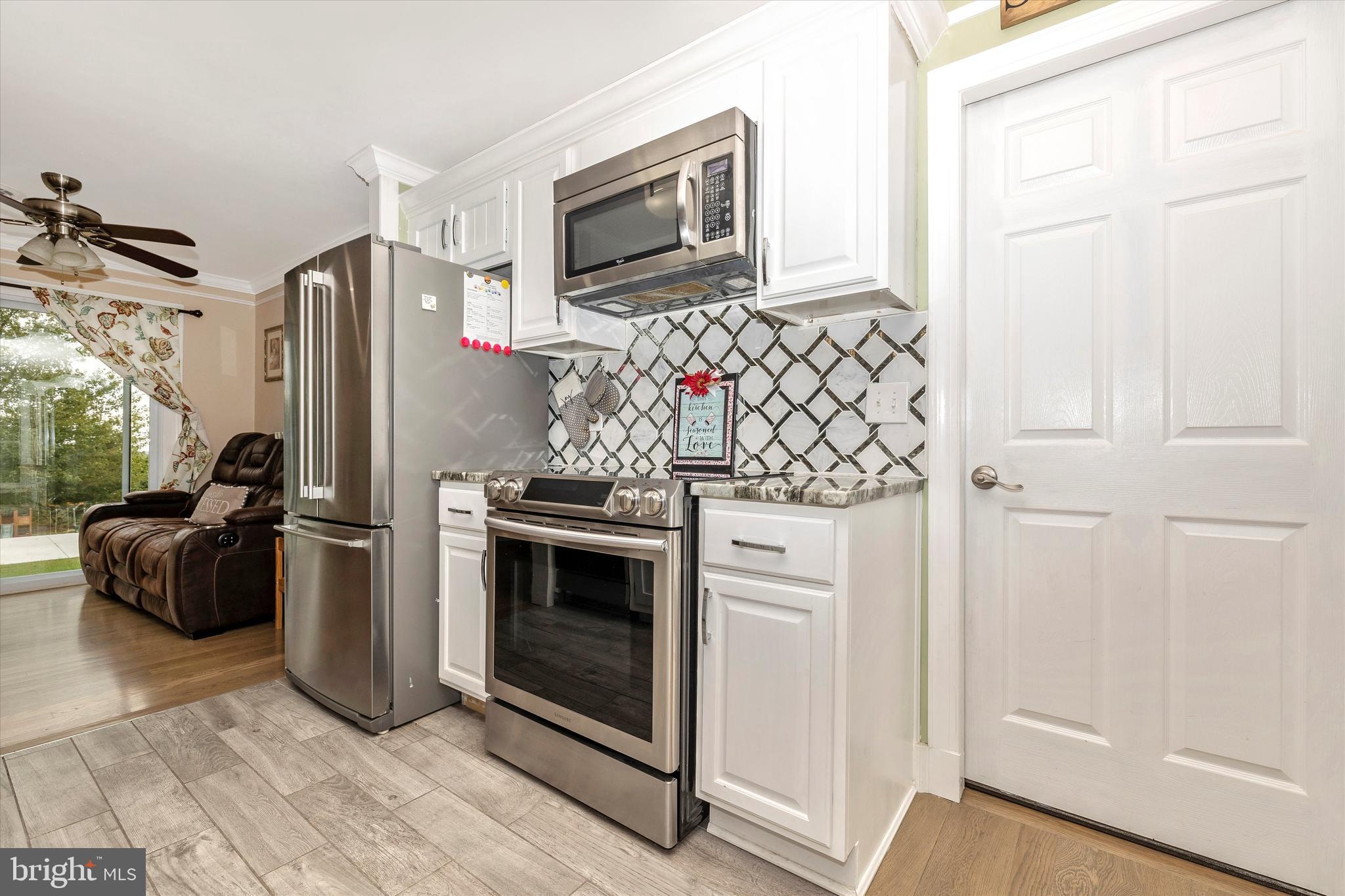 24317 Ridge Road Damascus, MD 20872 - Photo 8 of 52 Beautiful backsplash!