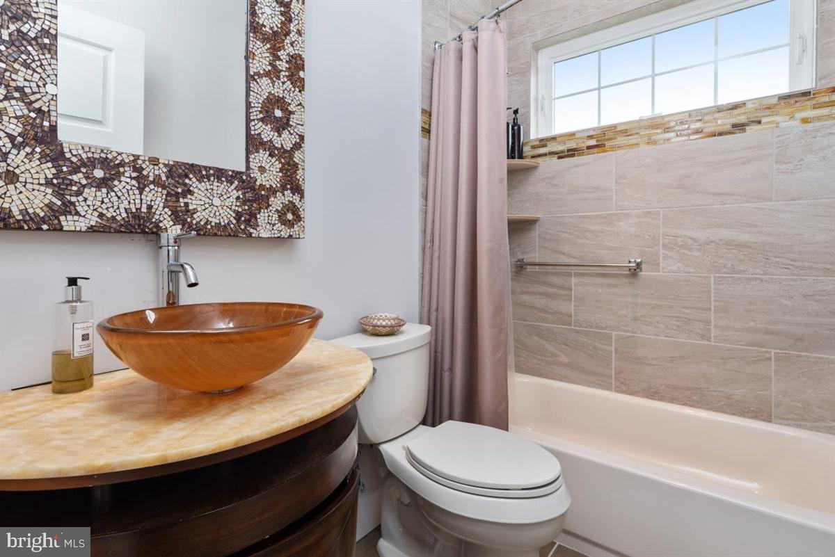 7829 SW Road Pasadena, MD 21122 - Photo 31 of 39 Top Floor Hall Bath