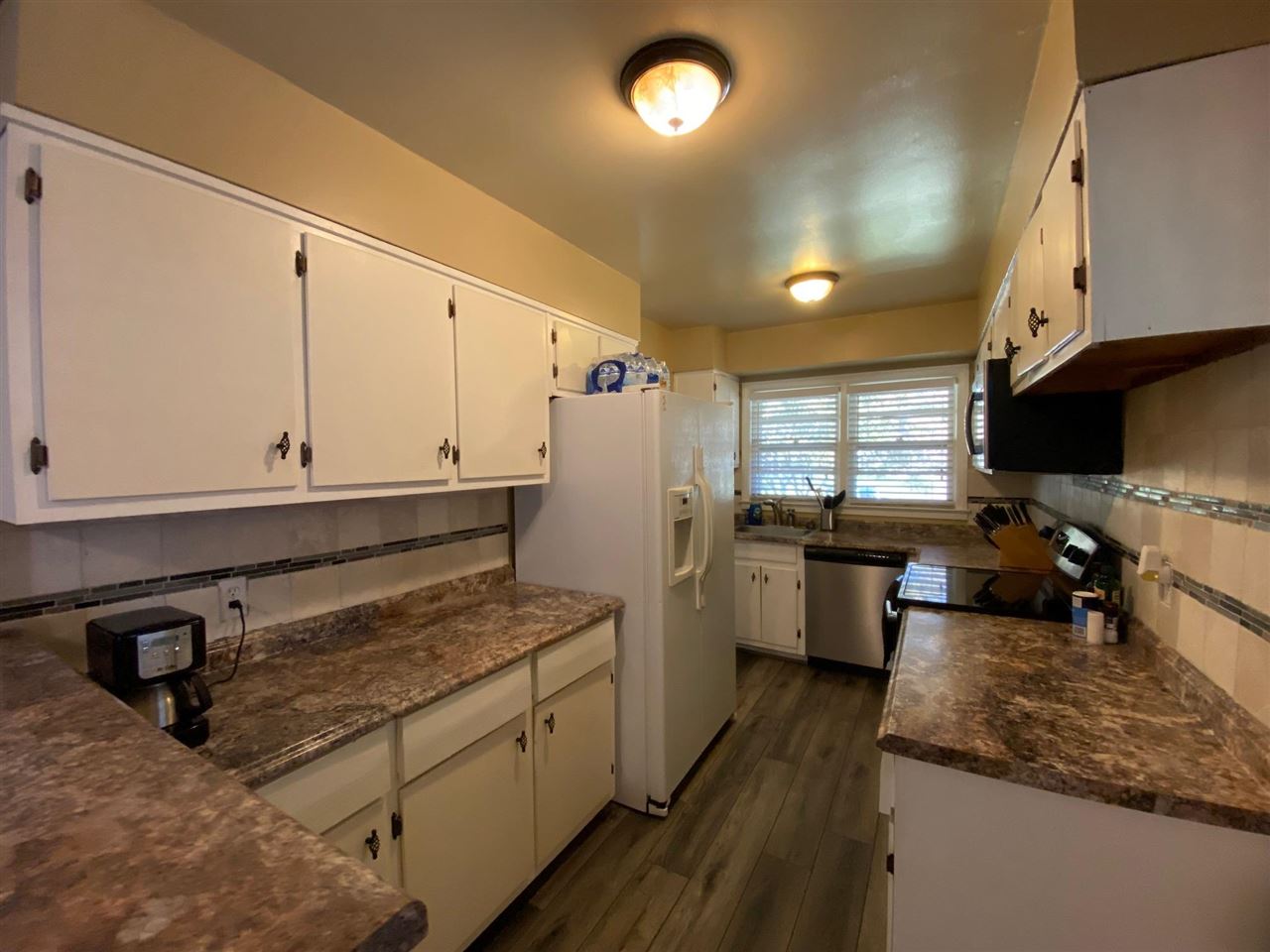1265 Whitewater Road Memphis, TN 38117 - Photo 2 of 23 a kitchen with refrigerator and window