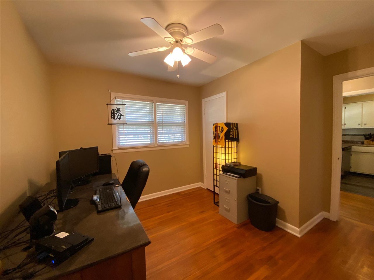 1265 Whitewater Road Memphis, TN 38117 - Photo 14 of 23 a workspace with furniture and window