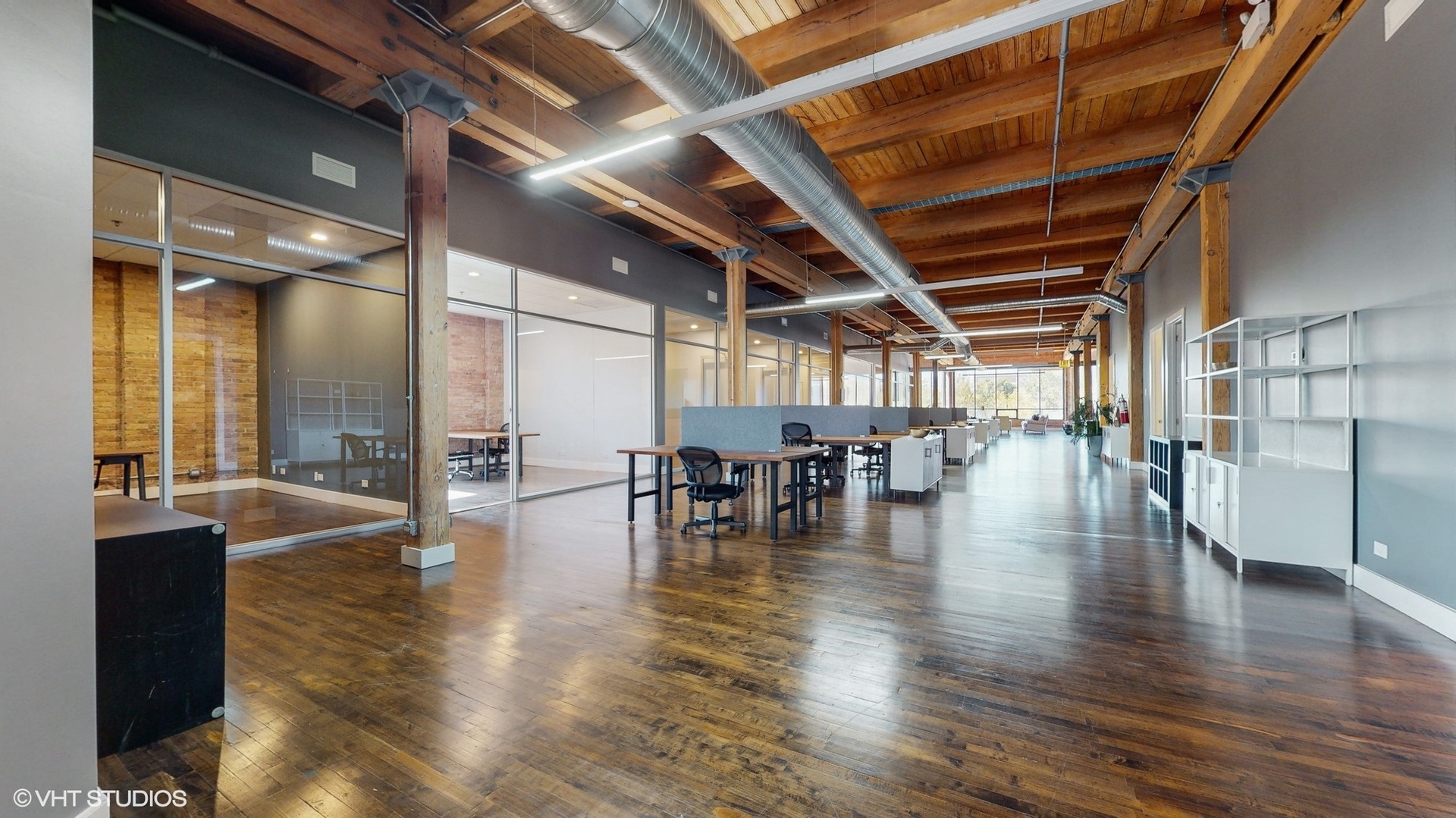 2241 South Wabash Avenue Chicago, IL 60616 - Photo 11 of 91 a lobby with furniture and wooden floor