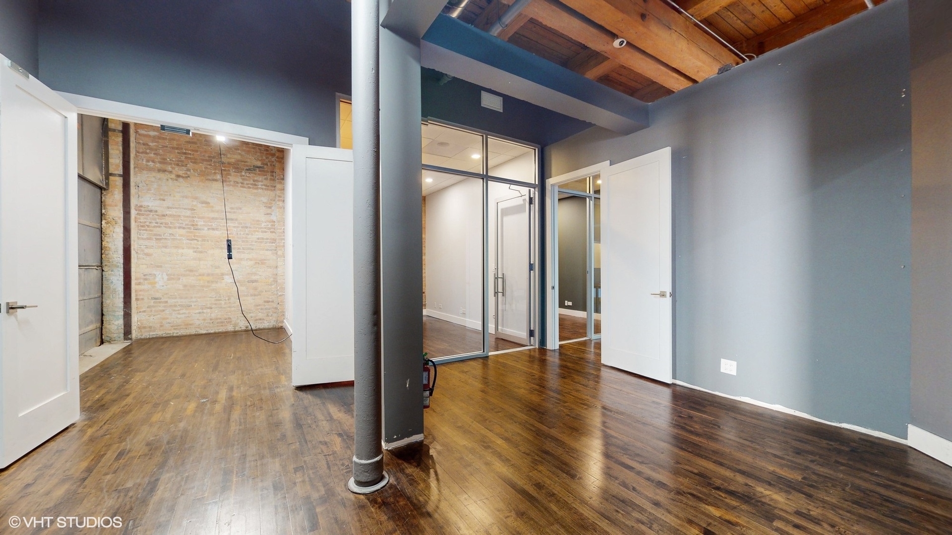 2241 South Wabash Avenue Chicago, IL 60616 - Photo 20 of 91 a view of an empty room with wooden floor and a window