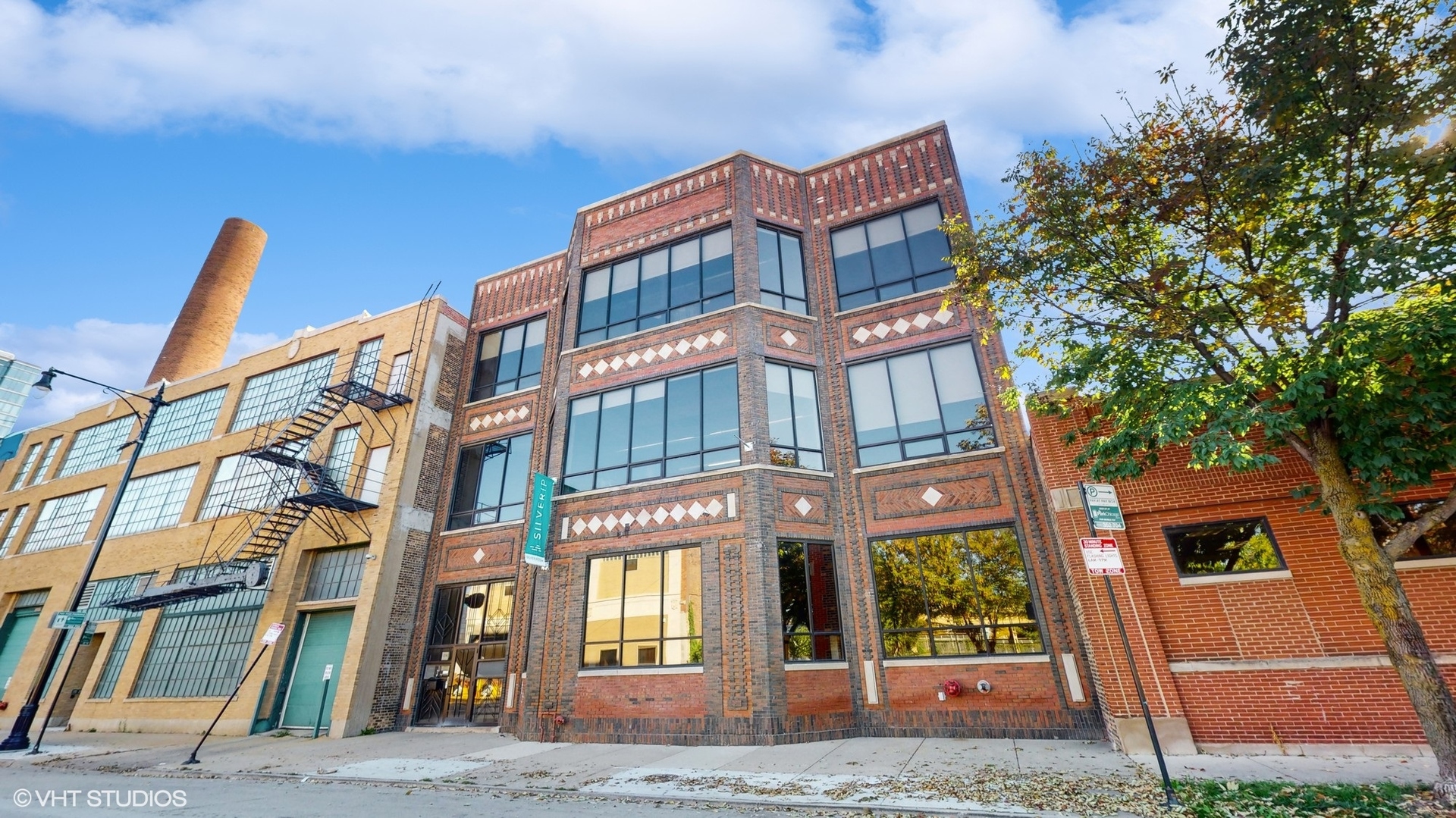 2241 South Wabash Avenue Chicago, IL 60616 - Photo 3 of 91 a front view of a building