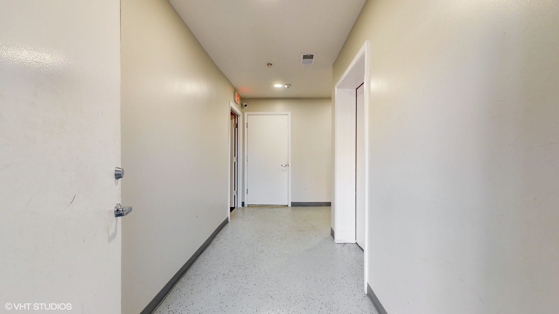 2241 South Wabash Avenue Chicago, IL 60616 - Photo 63 of 91 a view of hallway with a hallway