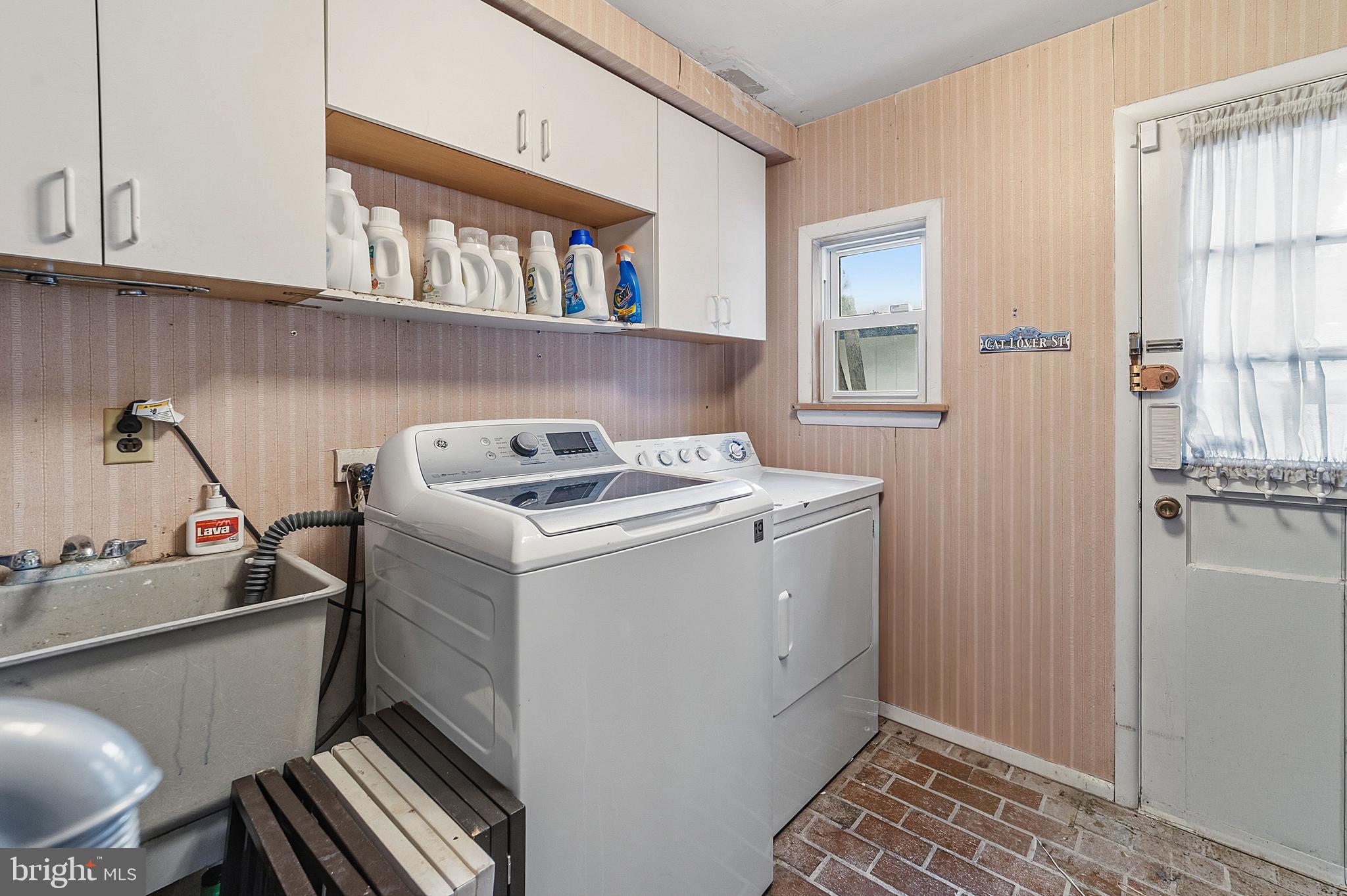 307 Hialeah Drive Cherry Hill, NJ 08002 - Photo 32 of 34 a utility room with dryer and washer