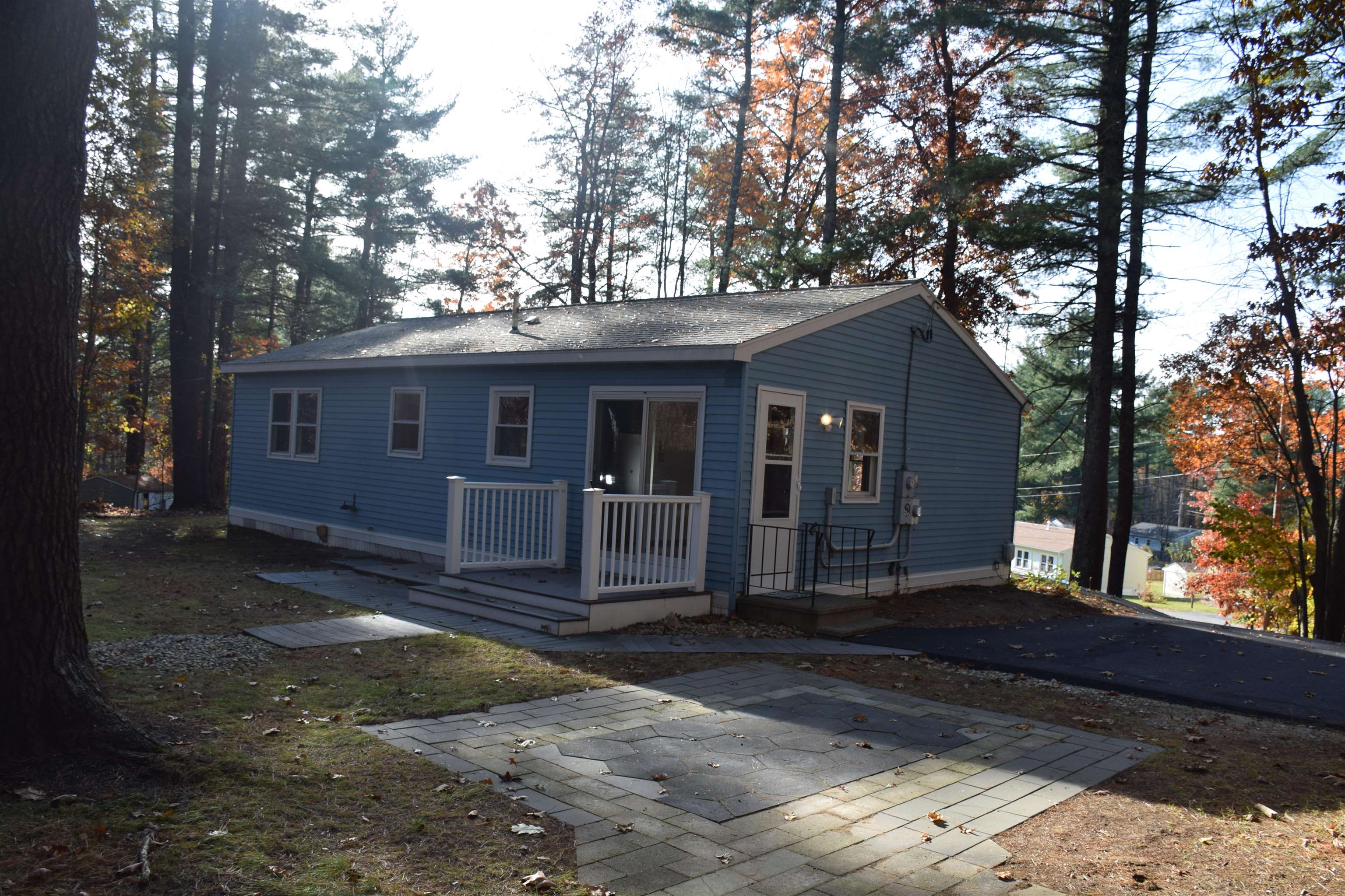 11 Burlington Road Nashua, NH 03062 - Photo 3 of 14 Gallery Image 3