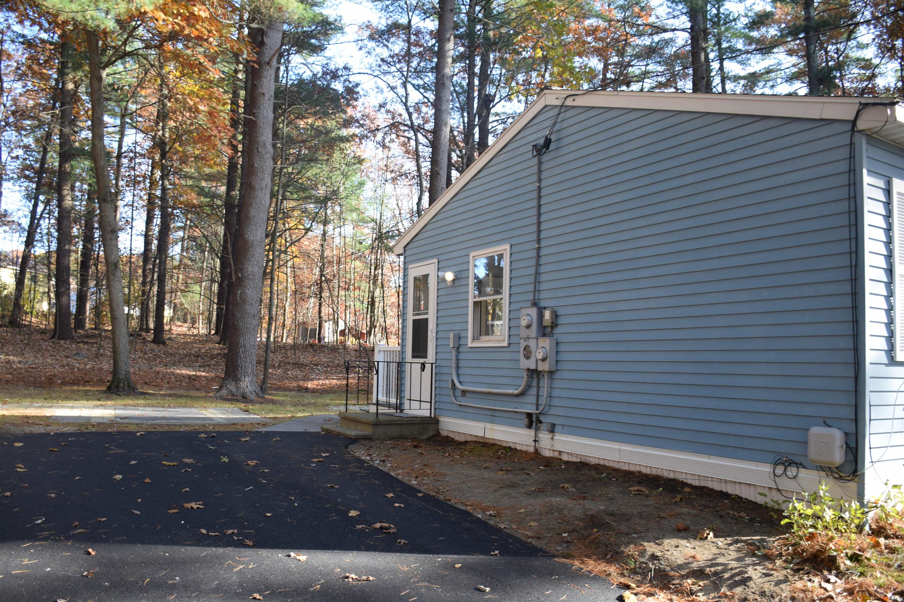 11 Burlington Road Nashua, NH 03062 - Photo 5 of 14 Gallery Image 5