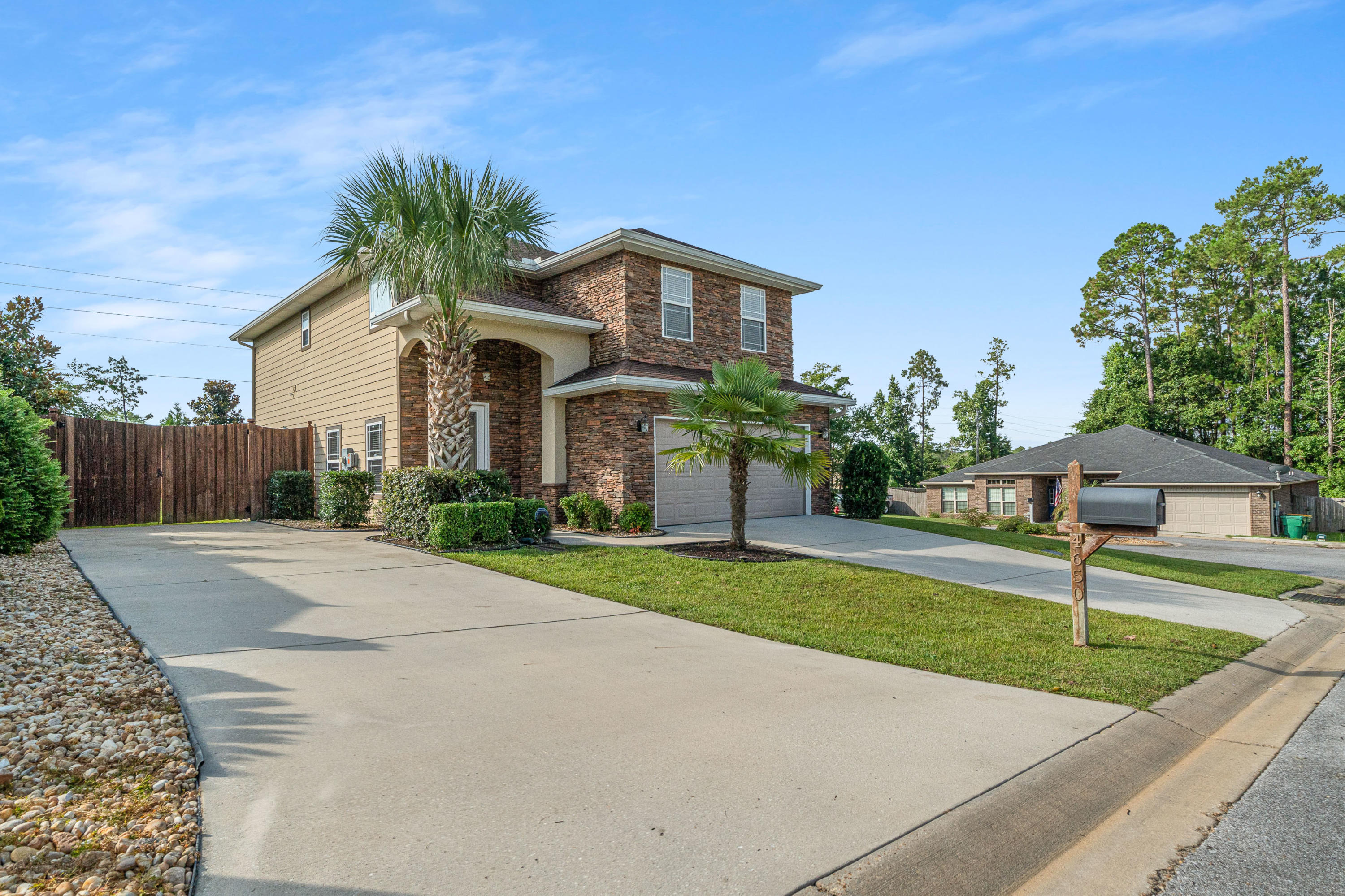 4650 Hermosa Road Crestview, FL 32539 - Photo 3 of 32 a front view of a house with garden