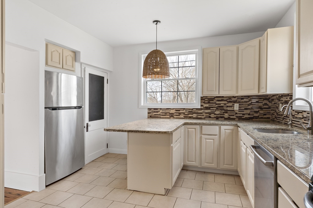 243 Chestnut Street Rehoboth, MA 02769 - Photo 9 of 42