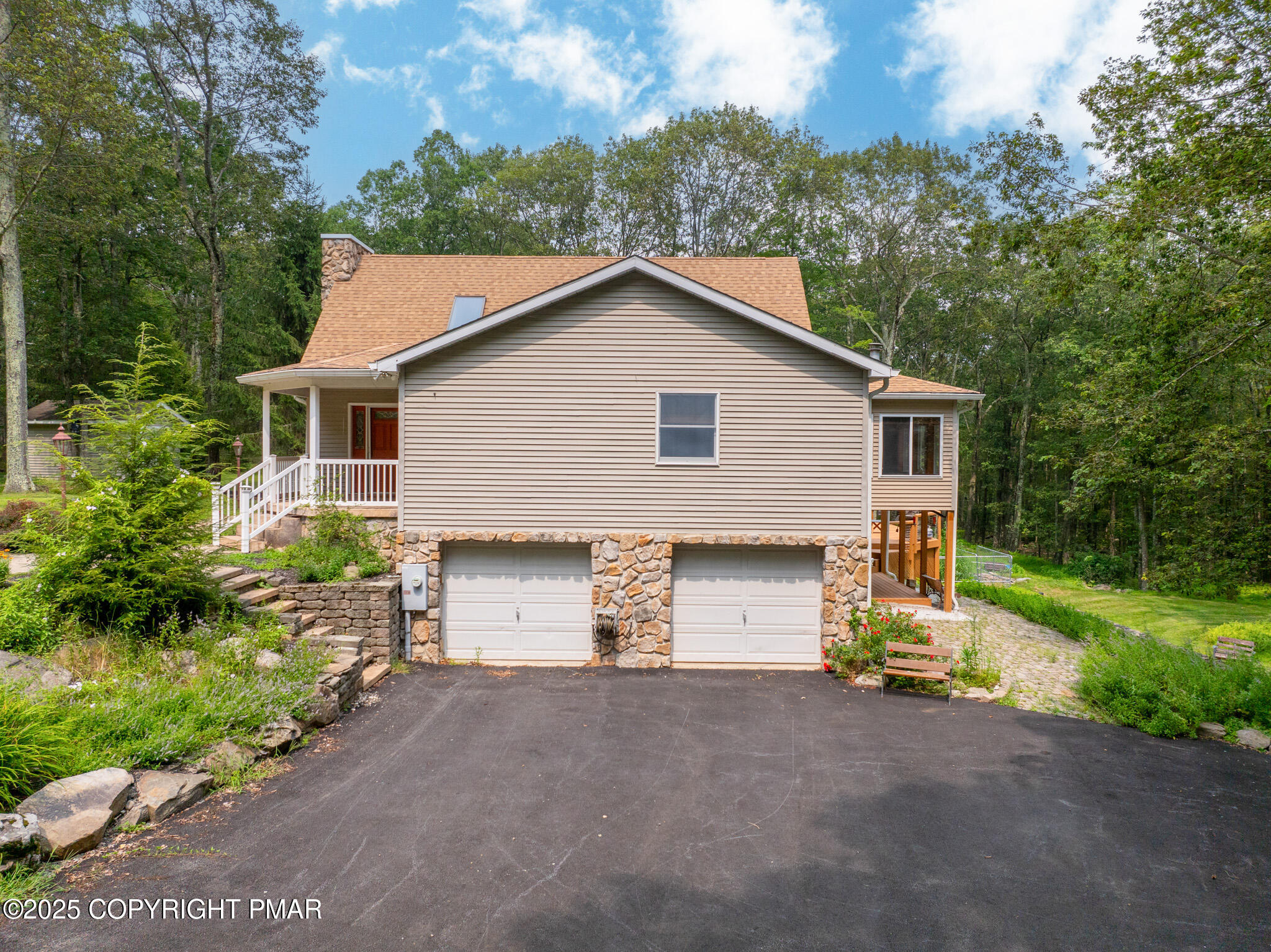 142 Bloss Road Canadensis, PA 18325 - Photo 11 of 109 Exterior Garage