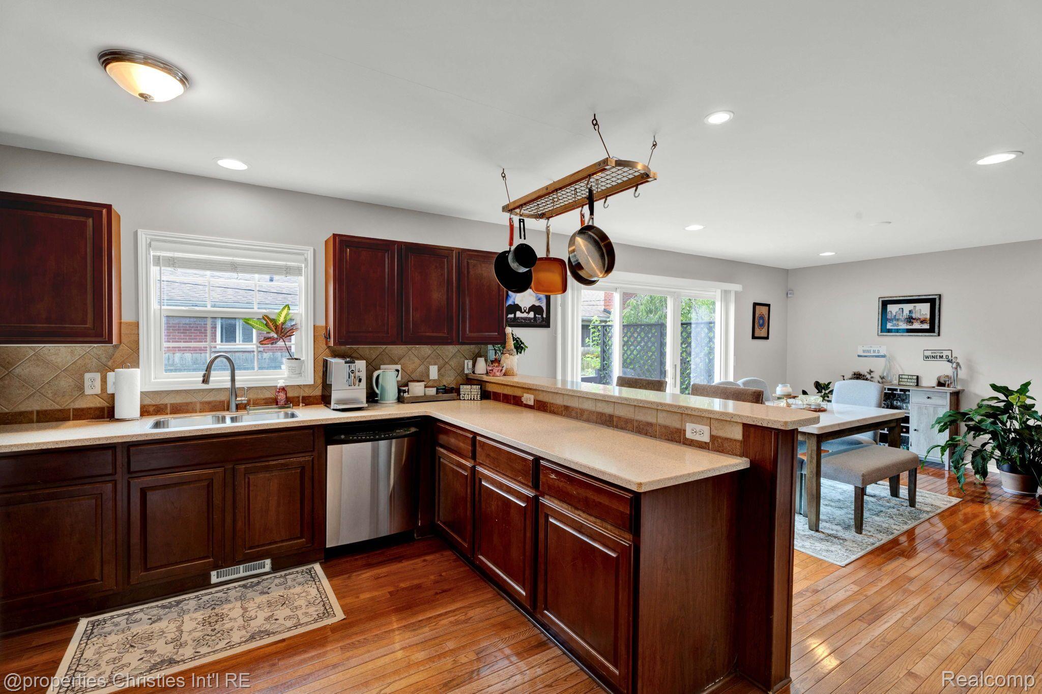 3813 South Rochester Road Royal Oak, MI 48073 - Photo 8 of 37