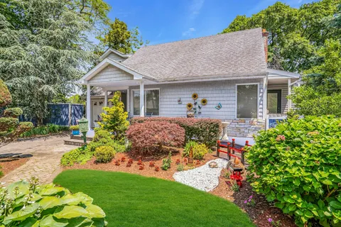 $699,000 | 20 Wiltshire Drive, Commack, NY 11725