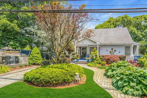 $699,000 | 20 Wiltshire Drive, Commack, NY 11725