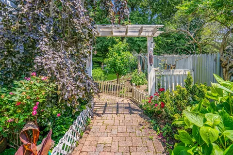 $699,000 | 20 Wiltshire Drive, Commack, NY 11725