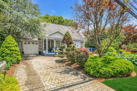$699,000 | 20 Wiltshire Drive, Commack, NY 11725