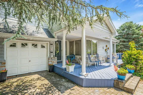 $699,000 | 20 Wiltshire Drive, Commack, NY 11725