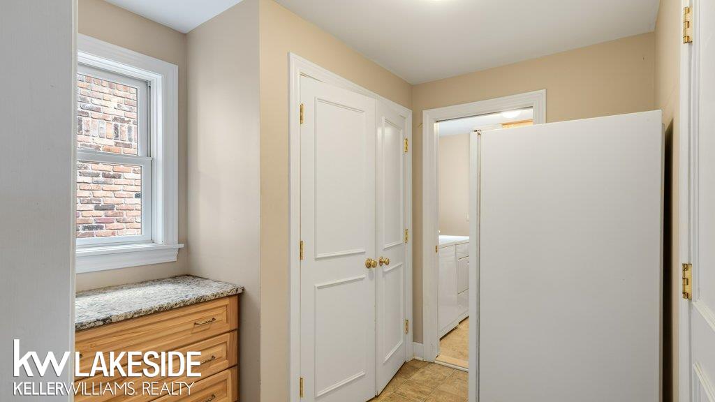711 South Oxford Road Grosse Pointe Woods, MI 48236 - Photo 15 of 56