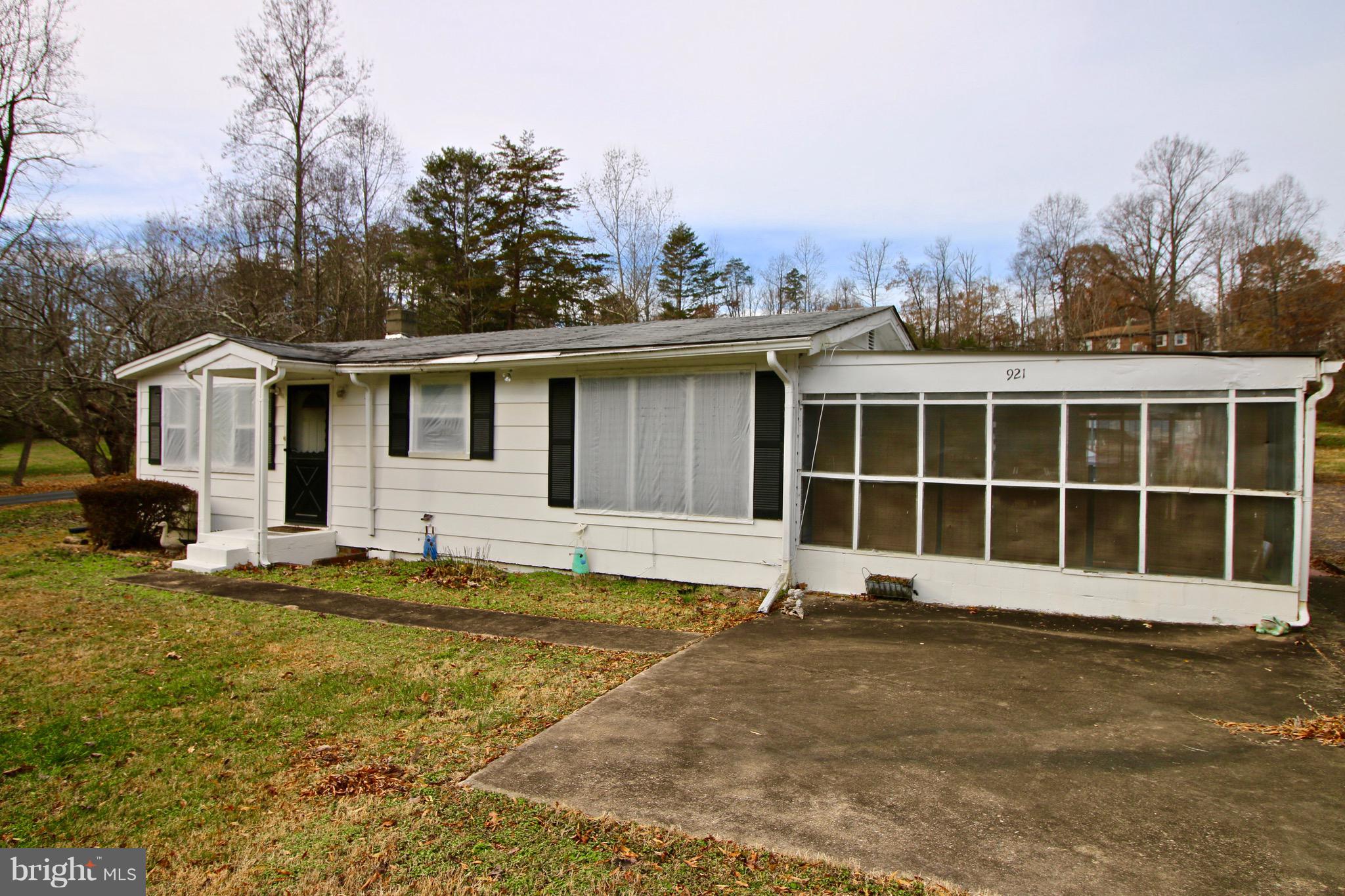 921 Poplar Road Fredericksburg, VA 22406 - Photo 3 of 4 Gallery Image 3