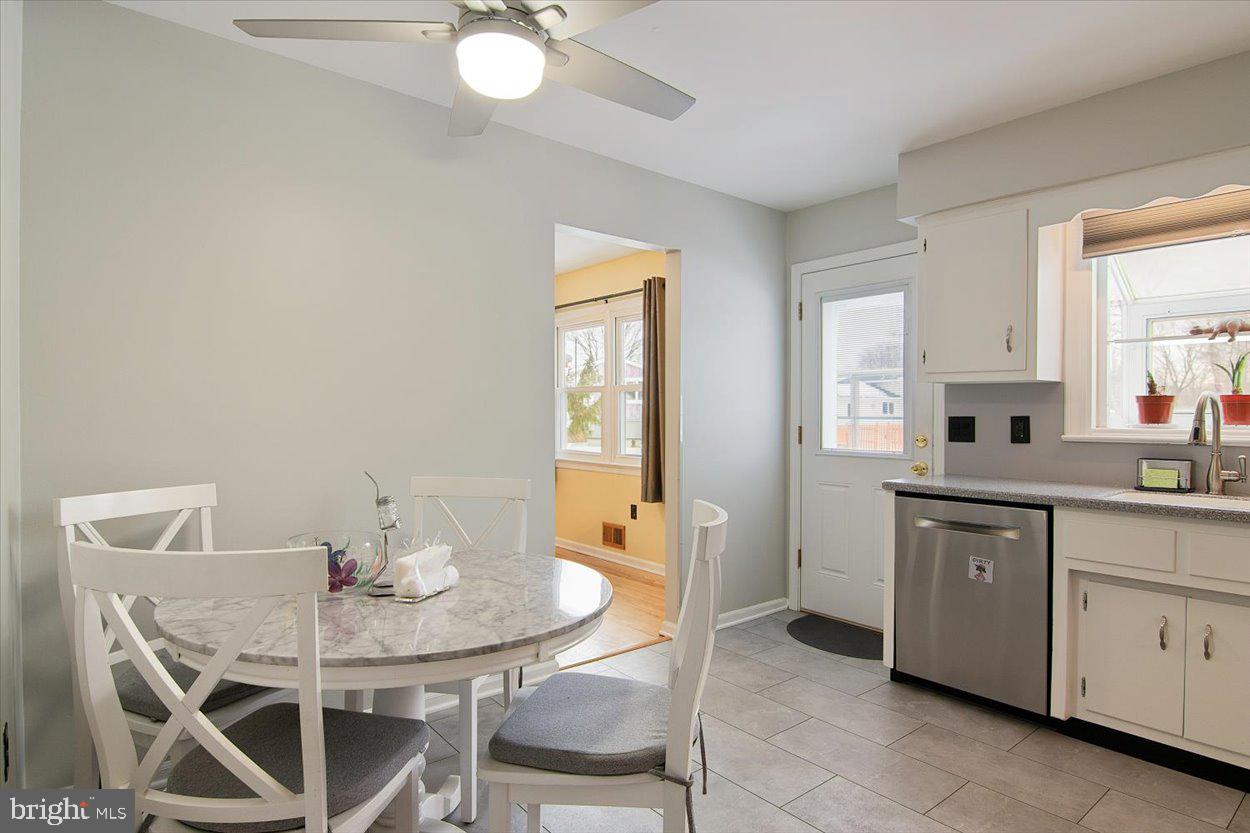 10 Elizabeth Court Edison, NJ 08817 - Photo 11 of 38 a kitchen with a table and chairs in it
