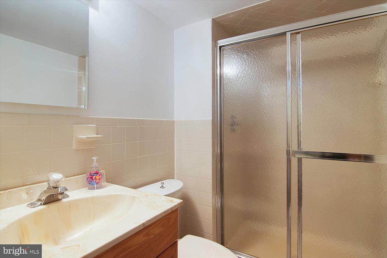 10 Elizabeth Court Edison, NJ 08817 - Photo 17 of 38 a bathroom with a sink vanity mirror and toilet