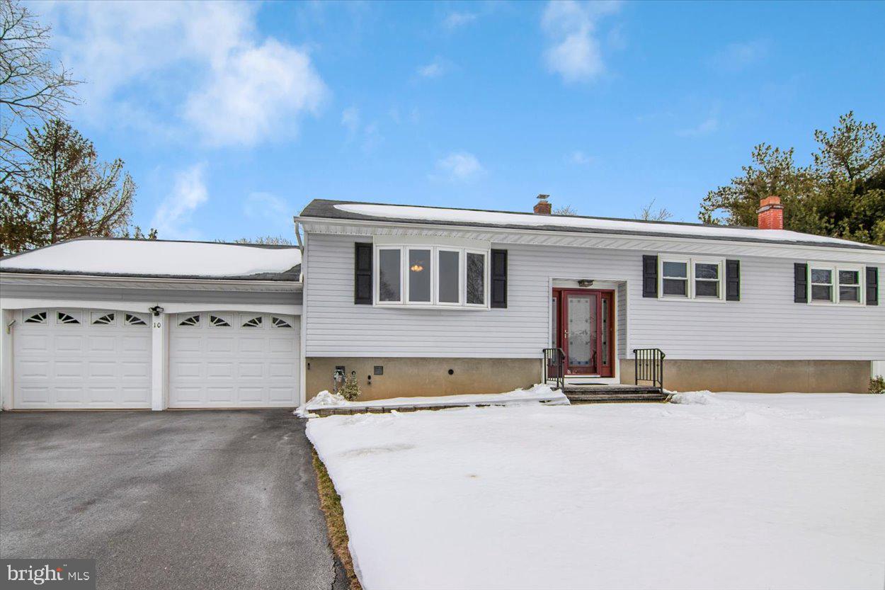 10 Elizabeth Court Edison, NJ 08817 - Photo 2 of 38 a view of the house with a yard