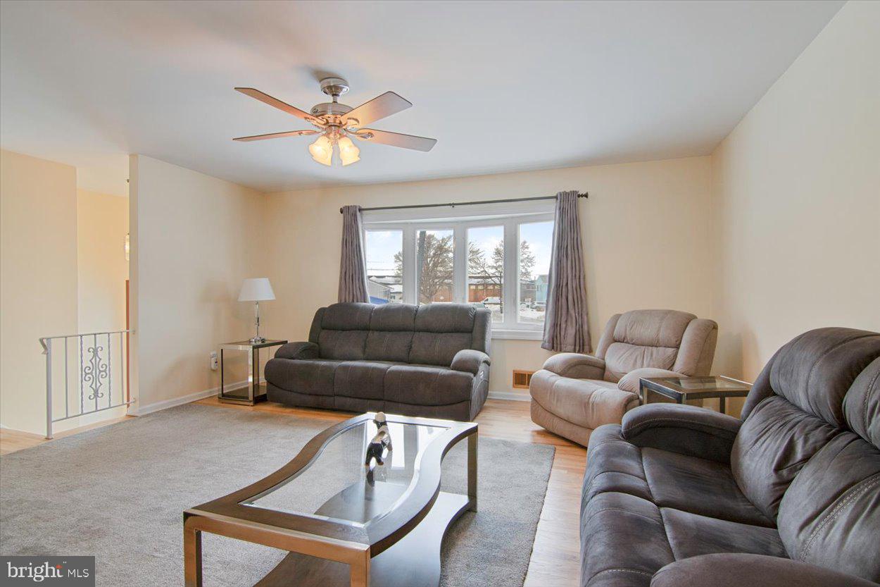 10 Elizabeth Court Edison, NJ 08817 - Photo 4 of 38 a living room with furniture and a window