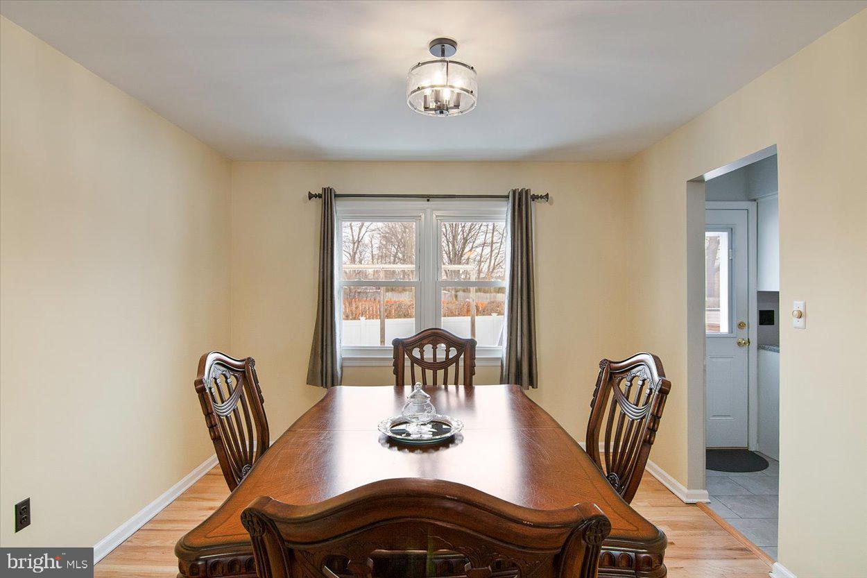 10 Elizabeth Court Edison, NJ 08817 - Photo 7 of 38 a dining room with furniture a chandelier and wooden floor