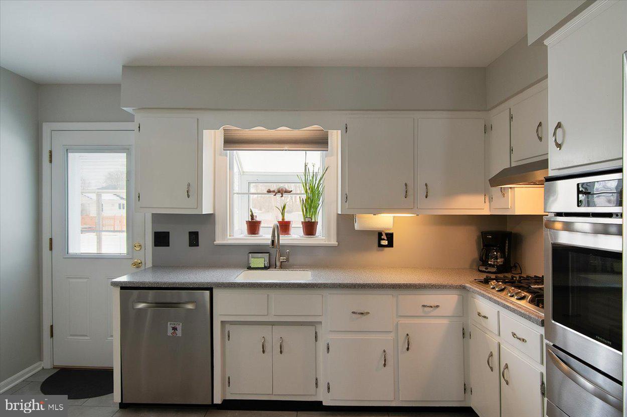 10 Elizabeth Court Edison, NJ 08817 - Photo 10 of 38 a kitchen with granite countertop white cabinets white appliances and a sink