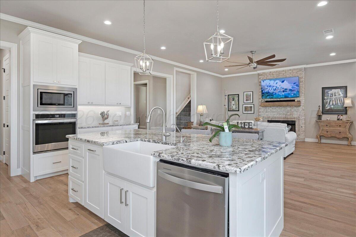 5504 Wesley Drive Amarillo, TX 79119 - Photo 18 of 33 Living Area/Kitchen