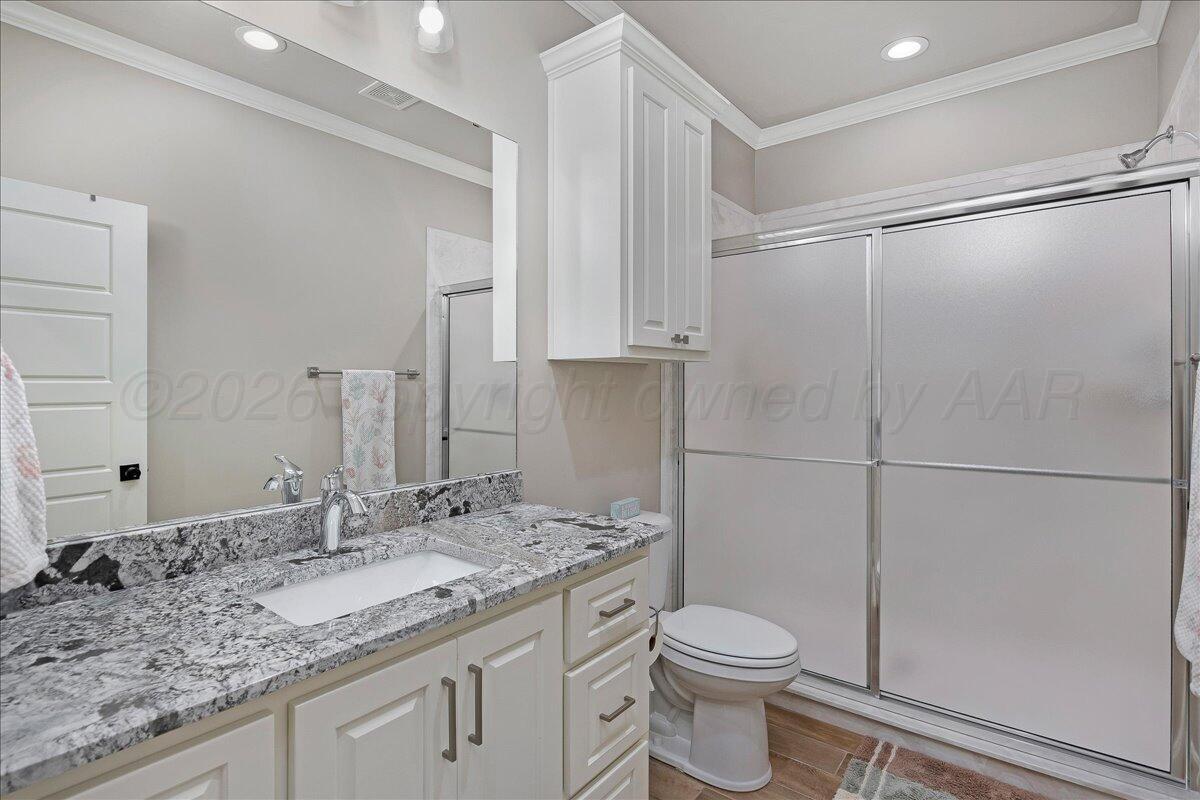 5504 Wesley Drive Amarillo, TX 79119 - Photo 28 of 33 Upstairs Bathroom