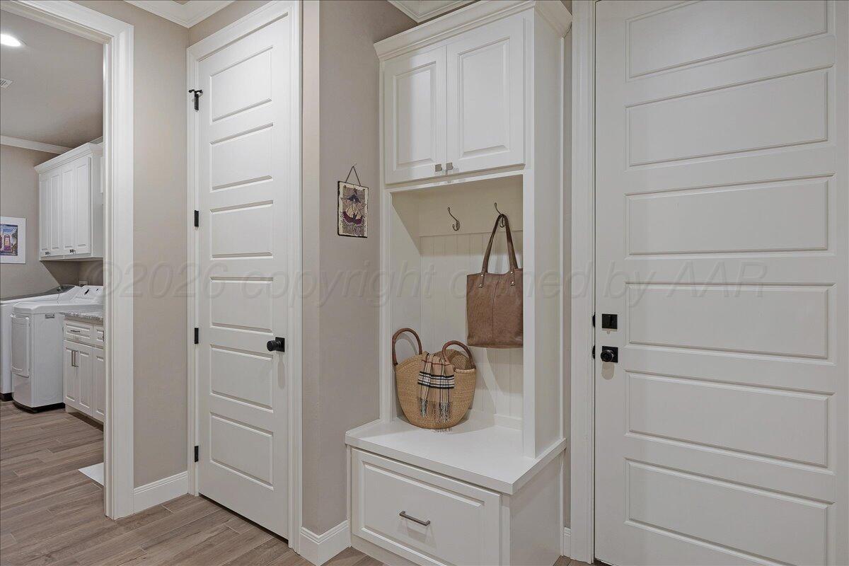 5504 Wesley Drive Amarillo, TX 79119 - Photo 30 of 33 Mud Room