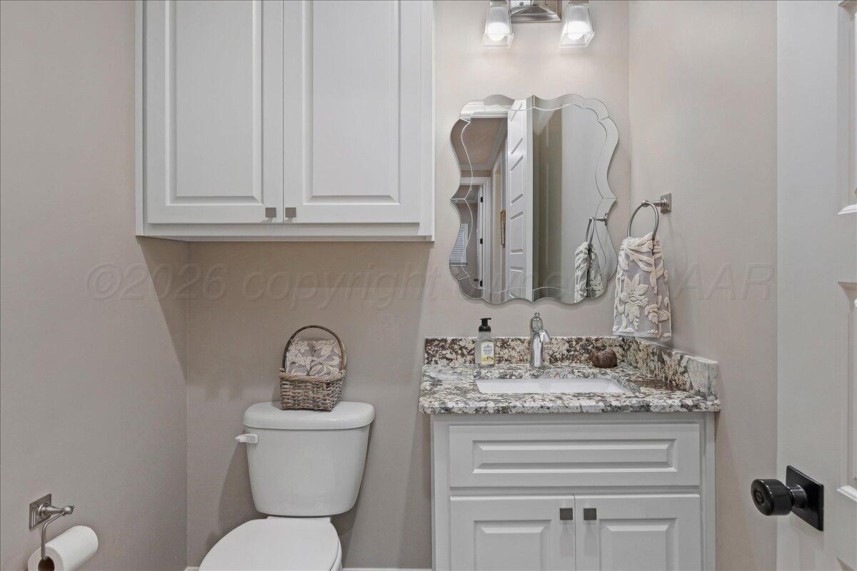5504 Wesley Drive Amarillo, TX 79119 - Photo 31 of 33 Powder Room