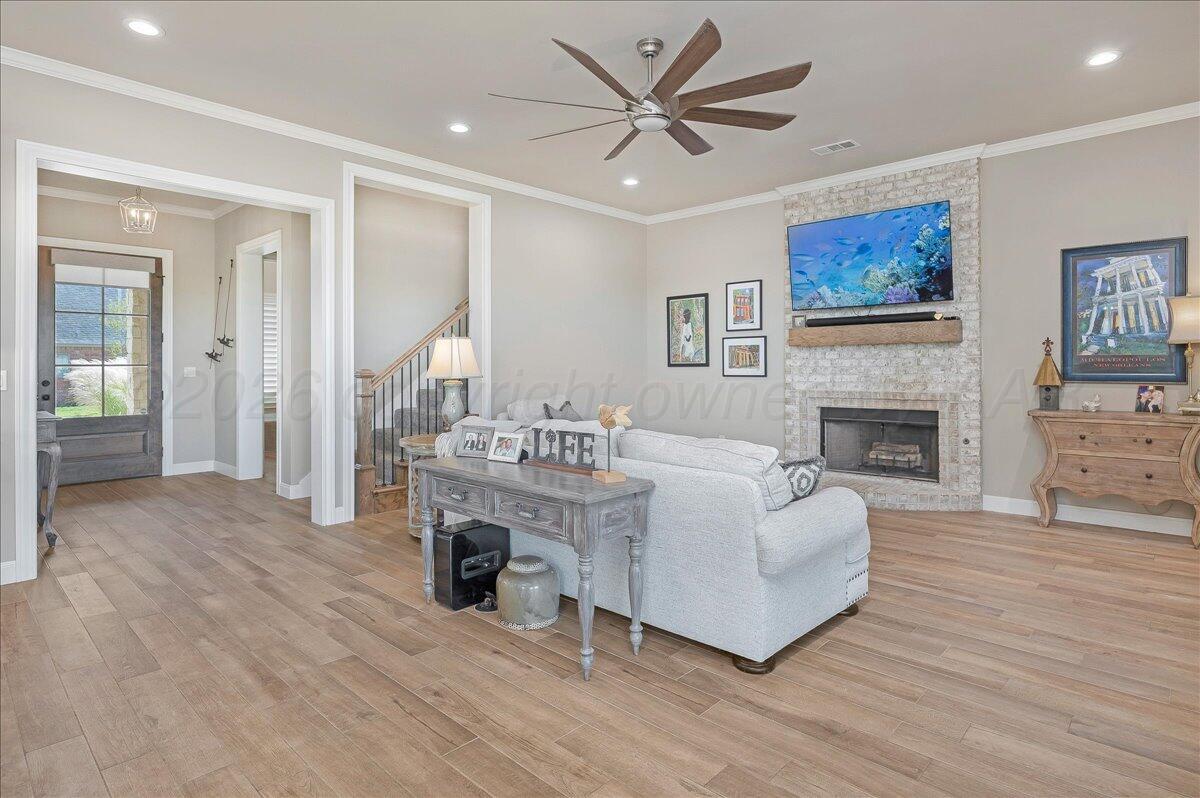 5504 Wesley Drive Amarillo, TX 79119 - Photo 4 of 33 Living Room