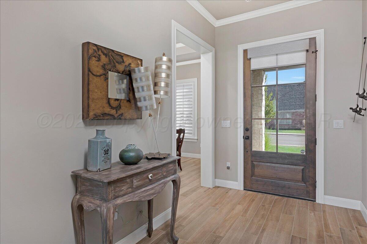 5504 Wesley Drive Amarillo, TX 79119 - Photo 10 of 33 Foyer