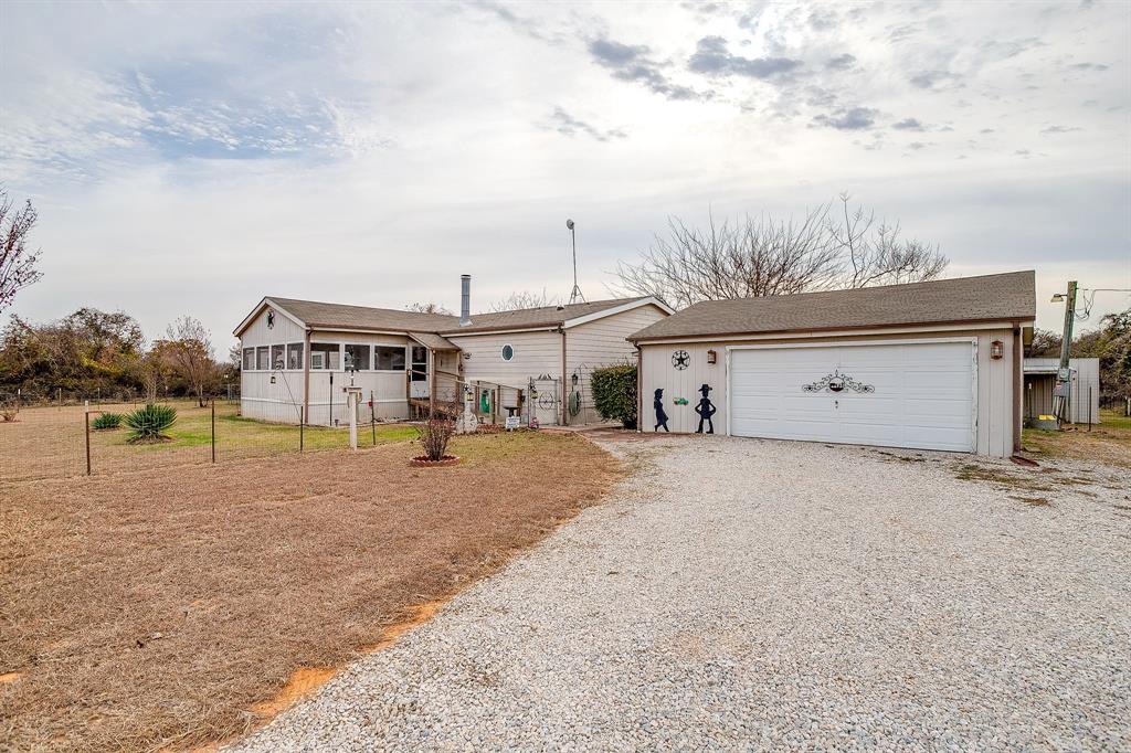 6724 Midway Road Springtown, TX 76082 - Photo 4 of 39 a view of a big room with a wooden fence