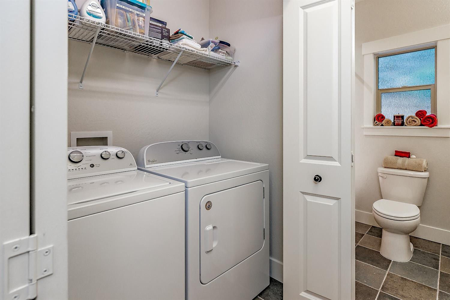 1100 Andrews Road Jacksonville, OR 97530 - Photo 19 of 24 Laundry area in the home, outside the gu