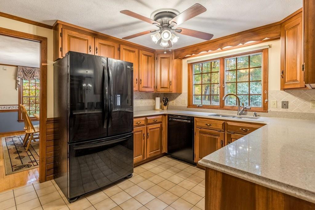 16 Howlett Street Topsfield, MA 01983 - Photo 4 of 40 Gallery Image 4