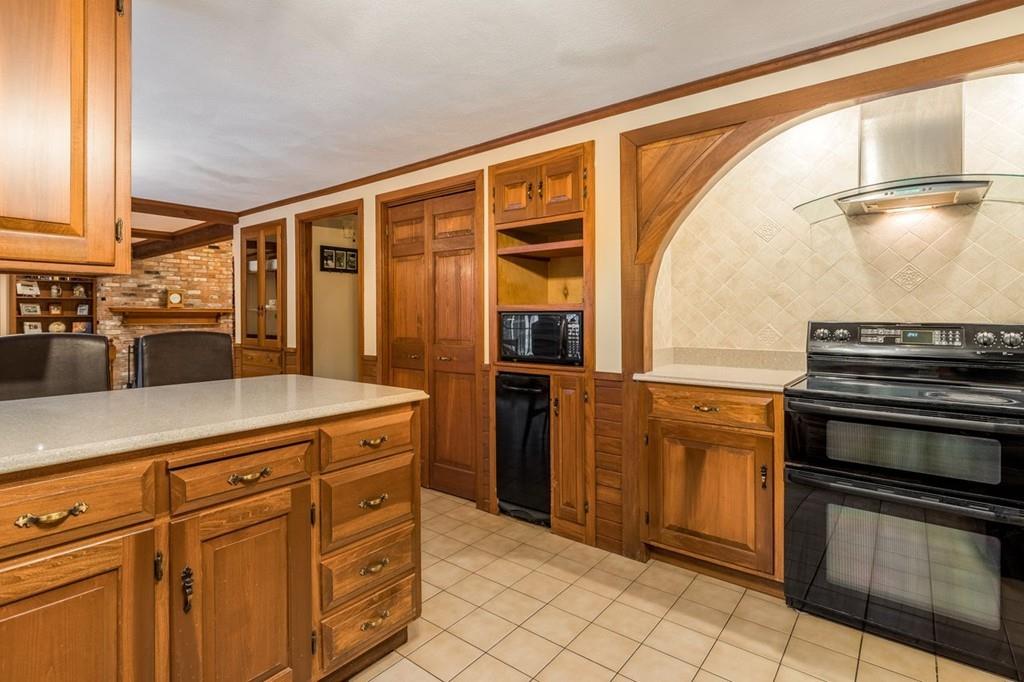 16 Howlett Street Topsfield, MA 01983 - Photo 5 of 40 Gallery Image 5